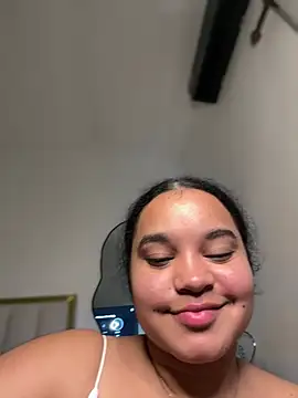 Snapshot of Lucy_wilson5 chatting on 4, 2, 2026 Lucy wilson5 online show from 4, 2, 2026