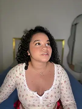 Snapshot of Lucy_wilson5 chatting on 6, 2, 2026 Lucy wilson5 online show from 6, 2, 2026