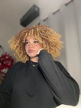 Snapshot of Lucy_wilson5 chatting on 1, 3, 2026 Lucy wilson5 online show from 1, 3, 2026