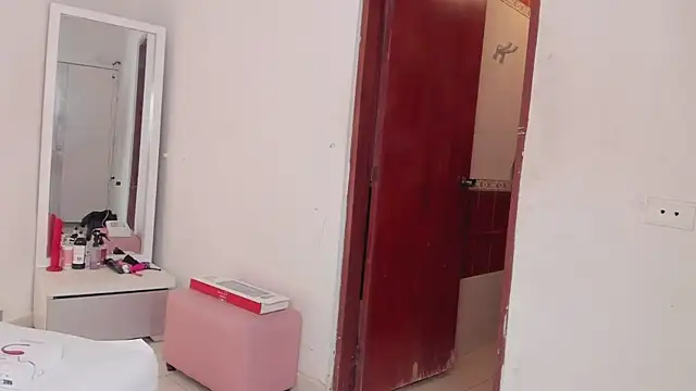 Snapshot of Alhana_pulido chatting on 11, 3, 2025 Alhana pulido online show from 11, 3, 2025