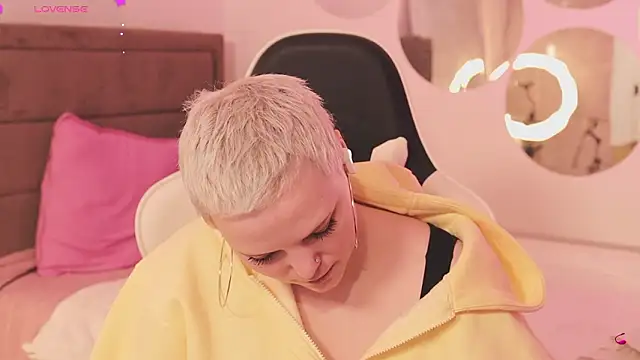 LikaBerry1 online show from 12, 2, 2026