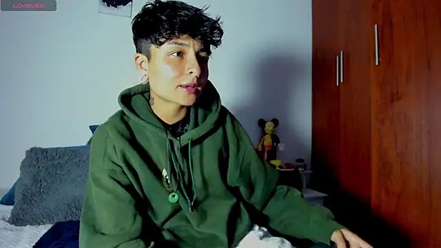 Snapshot of ZuryRamirez_ chatting on 6, 1, 2025 ZuryRamirez online show from 6, 1, 2025