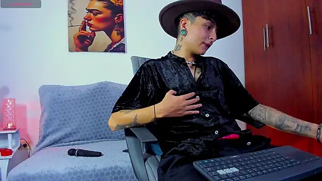 Snapshot of ZuryRamirez_ chatting on 15, 1, 2025 ZuryRamirez online show from 15, 1, 2025