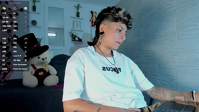 Snapshot of ZuryRamirez_ chatting on 10, 9, 2025 ZuryRamirez online show from 10, 9, 2025