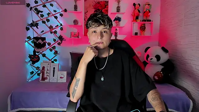 Snapshot of ZuryRamirez_ chatting on 6, 11, 2025 ZuryRamirez online show from 6, 11, 2025