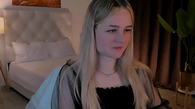 DeboraLarson online show from 15, 10, 2025