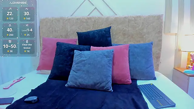 ashley  foxx  online show from 8, 11, 2025