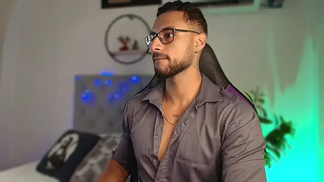 Snapshot of LiamGarcia1 chatting on 24, 12, 2024 LiamGarcia1 online show from 24, 12, 2024