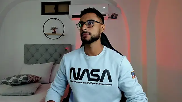 Snapshot of LiamGarcia1 chatting on 13, 2, 2025 LiamGarcia1 online show from 13, 2, 2025