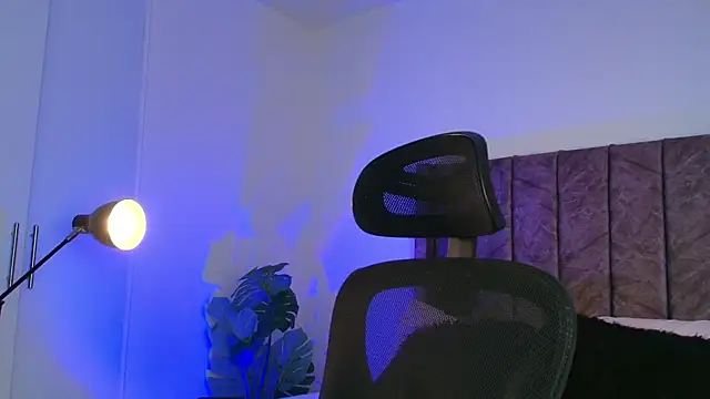 LiamGarcia1 online show from 27, 11, 2025