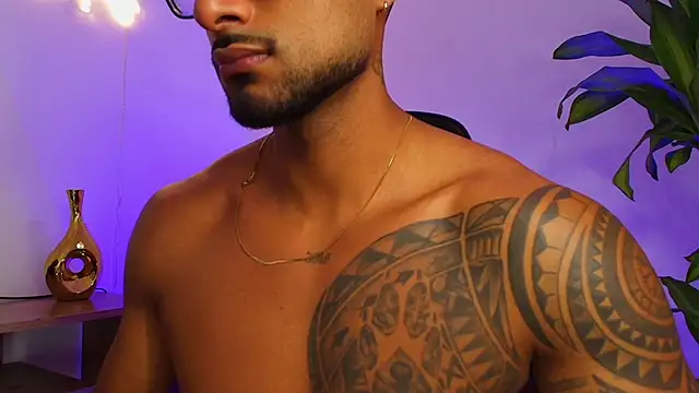 LiamGarcia1 online show from 15, 12, 2025