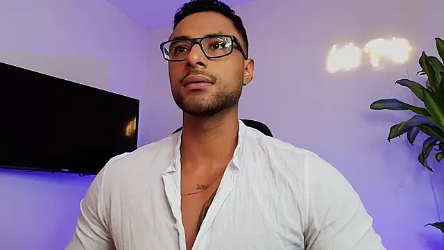 LiamGarcia1 online show from 19, 12, 2025