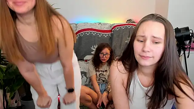 Snapshot of HotCaramellsTV chatting on 15, 12, 2024 HotCaramellsTV online show from 15, 12, 2024