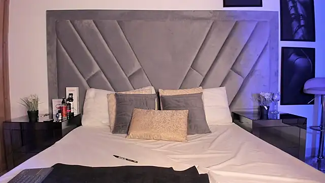 brenda nova18 online show from 9, 4, 2026