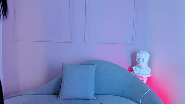 victoria milann online show from 3, 12, 2025