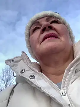 Laura Millf online show from 10, 2, 2026