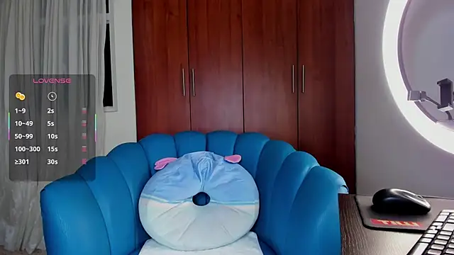 Julie Markk online show from 13, 9, 2025