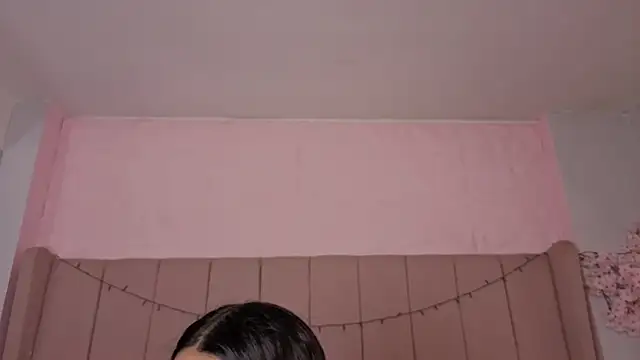 Snapshot of MollyBigBoobs12 chatting on 21, 10, 2025 MollyBigBoobs12 online show from 21, 10, 2025