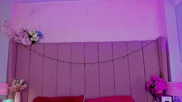 Snapshot of MollyBigBoobs12 chatting on 5, 11, 2025 MollyBigBoobs12 online show from 5, 11, 2025