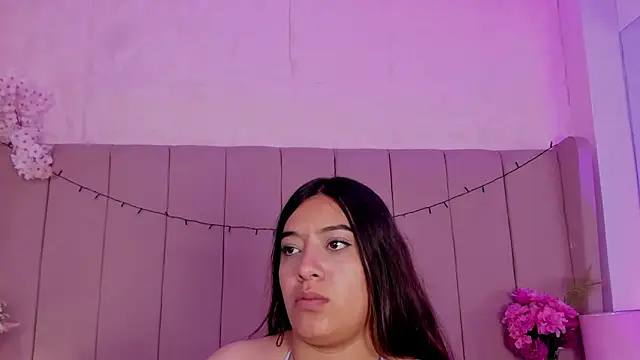 Snapshot of MollyBigBoobs12 chatting on 8, 11, 2025 MollyBigBoobs12 online show from 8, 11, 2025