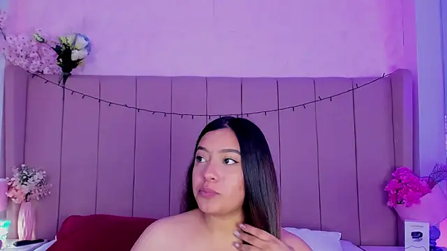 Snapshot of MollyBigBoobs12 chatting on 19, 11, 2025 MollyBigBoobs12 online show from 19, 11, 2025