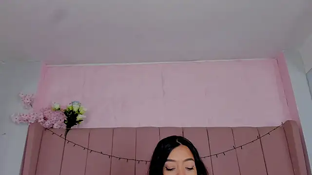 Snapshot of MollyBigBoobs12 chatting on 15, 12, 2025 MollyBigBoobs12 online show from 15, 12, 2025