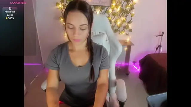 Snapshot of Sara_lopez_28 chatting on 10, 9, 2025 Sara lopez 28 online show from 10, 9, 2025