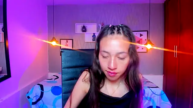 Snapshot of Valeria_roussi chatting on 4, 12, 2024 Valeria roussi online show from 4, 12, 2024