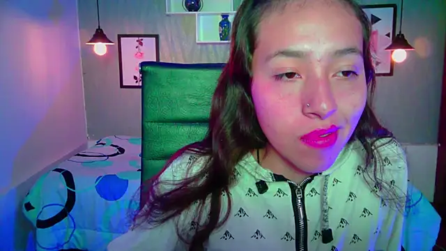 Snapshot of Valeria_roussi chatting on 9, 12, 2024 Valeria roussi online show from 9, 12, 2024