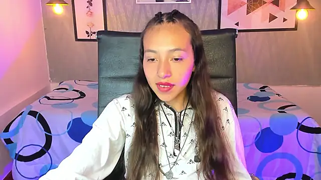 Snapshot of Valeria_roussi chatting on 19, 12, 2024 Valeria roussi online show from 19, 12, 2024