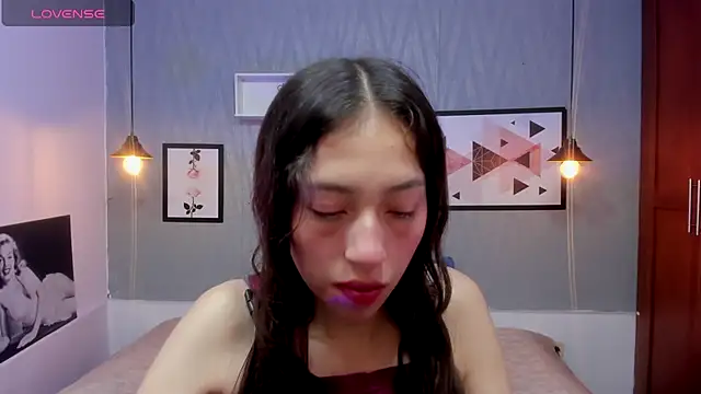 Snapshot of Valeria_roussi chatting on 4, 11, 2025 Valeria roussi online show from 4, 11, 2025