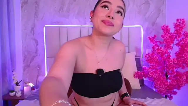 Snapshot of IsabellaAnngel chatting on 12, 5, 2026 IsabellaAnngel online show from 12, 5, 2026