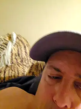 HeteroHotGuy1 online show from 27, 12, 2024
