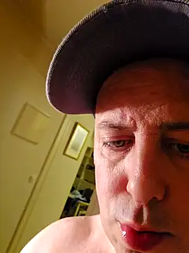 HeteroHotGuy1 online show from 4, 1, 2025