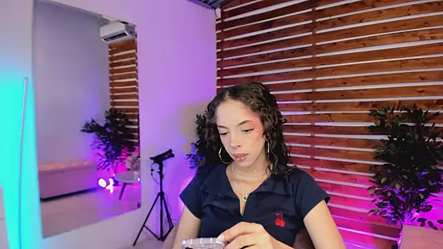 Sapphire Venuss online show from 8, 2, 2026