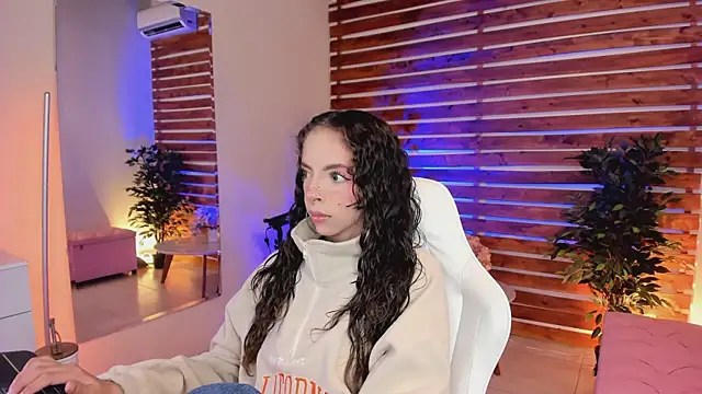 Sapphire Venuss online show from 21, 3, 2026