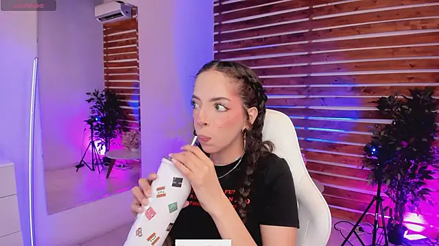 Sapphire Venuss online show from 20, 4, 2026