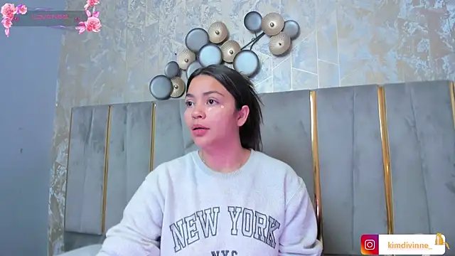 KimDevinne online show from 12, 11, 2025