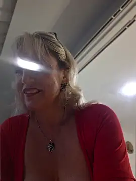 Snapshot of almaluna7 chatting on 14, 5, 2026 almaluna7 online show from 14, 5, 2026