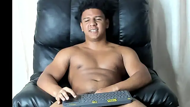 Snapshot of May_Dylan1 chatting on 21, 3, 2025 May Dylan1 online show from 21, 3, 2025