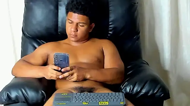 Snapshot of May_Dylan1 chatting on 21, 3, 2025 May Dylan1 online show from 21, 3, 2025