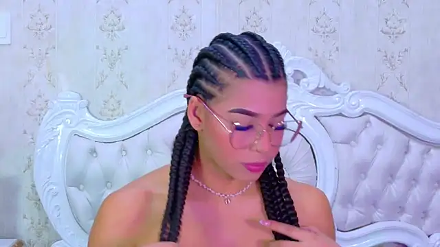 TiaraRosse online show from 24, 11, 2025