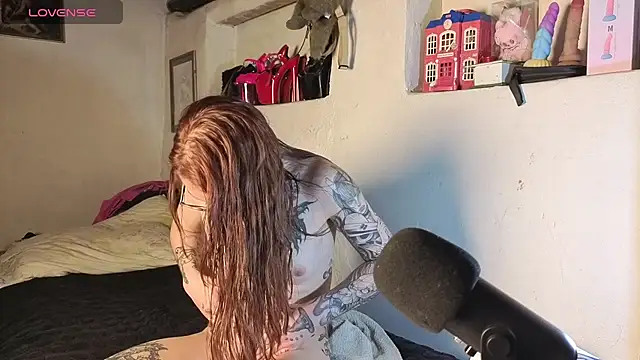 kittenlizz online show from 4, 7, 2026
