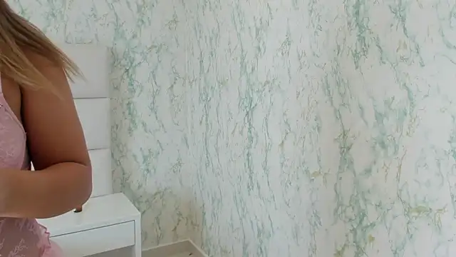 Snapshot of MIA__SAENZ chatting on 25, 12, 2024 MIA SAENZ online show from 25, 12, 2024