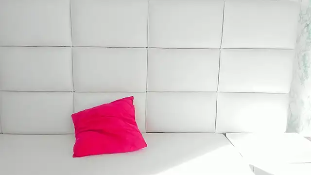 Snapshot of MIA__SAENZ chatting on 5, 1, 2025 MIA SAENZ online show from 5, 1, 2025