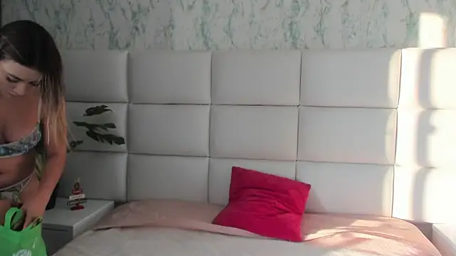 Snapshot of MIA__SAENZ chatting on 9, 1, 2025 MIA SAENZ online show from 9, 1, 2025