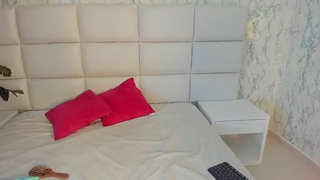 Snapshot of MIA__SAENZ chatting on 16, 1, 2025 MIA SAENZ online show from 16, 1, 2025