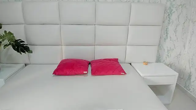 Snapshot of MIA__SAENZ chatting on 13, 3, 2025 MIA SAENZ online show from 13, 3, 2025