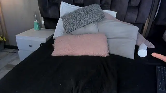 estefania  gomez online show from 5, 3, 2025