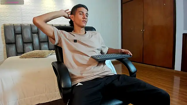 Aaron Scoot online show from 14, 4, 2026